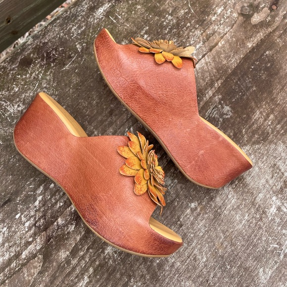 Korkease Noellie Leather Platform Flower Slide Wedge - Picture 8 of 13